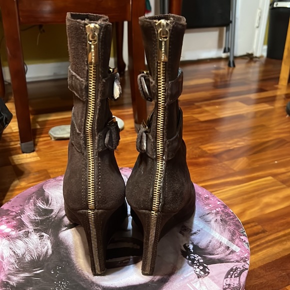 Michael Kors boots. Brown with gold buckles on side - Picture 3 of 4